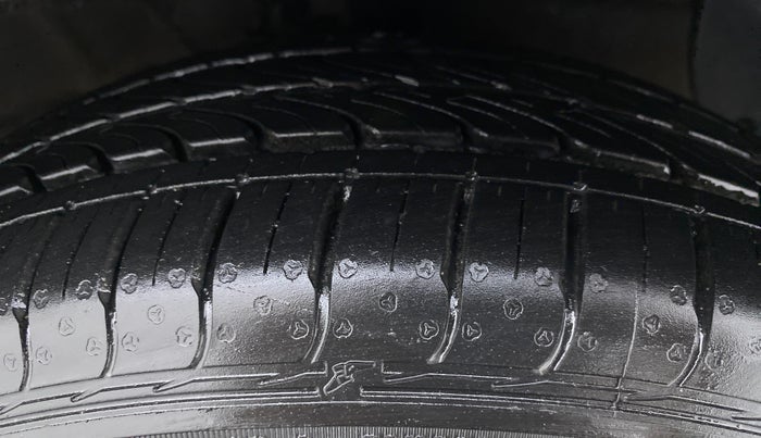 2017 Hyundai Xcent E PLUS, Petrol, Manual, 25,559 km, Right Front Tyre Tread