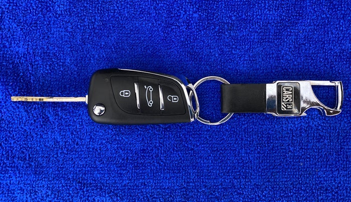 2017 Hyundai Xcent E PLUS, Petrol, Manual, 25,559 km, Key Close Up