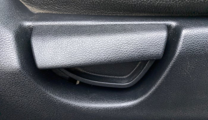 2019 Hyundai NEW SANTRO 1.1 SPORTZ MT CNG, CNG, Manual, 51,050 km, Driver Side Adjustment Panel