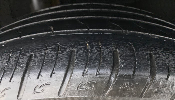 2018 Maruti Vitara Brezza ZDI PLUS DUAL TONE, Diesel, Manual, 88,493 km, Right Rear Tyre Tread