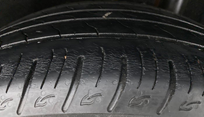 2018 Maruti Vitara Brezza ZDI PLUS DUAL TONE, Diesel, Manual, 88,493 km, Left Rear Tyre Tread