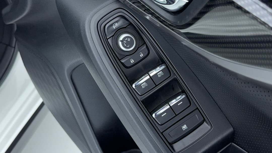 2018 Subaru XV 2.0i-s, Automatic, 100756 km, Drivers Side Door Panel Controls