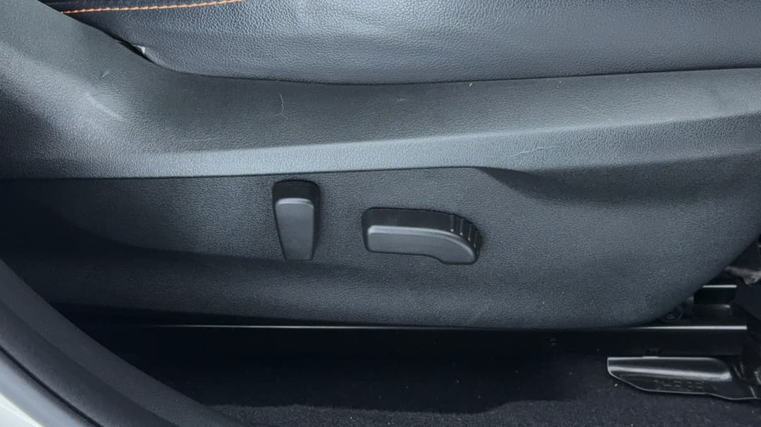 2018 Subaru XV 2.0i-s, Automatic, 100756 km, Drivers Side Adjustment Panel