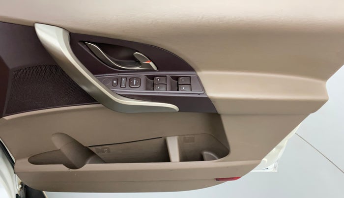 2015 Mahindra XUV500 W6, Diesel, Manual, 56,328 km, Driver Side Door Panels Control