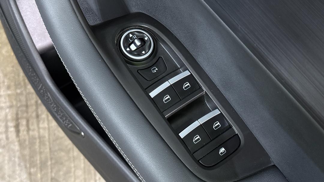2025 Chery Tiggo 4 Pro Ultimate, Automatic, 4937 km, Drivers Side Door Panel Controls