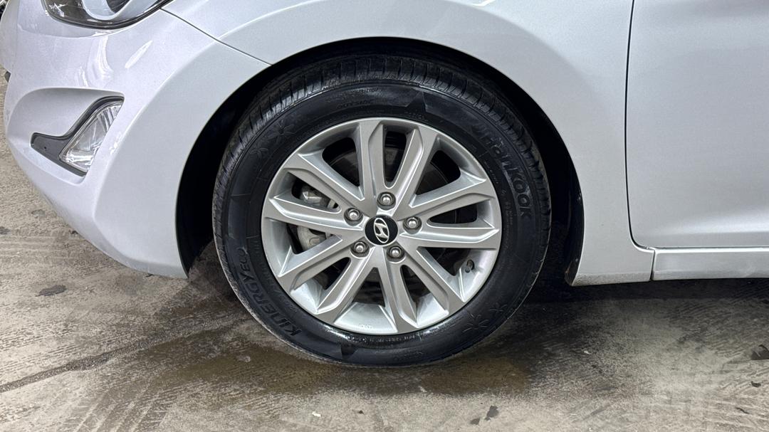 2015 Hyundai Elantra Active Special Edition, Automatic, 42250 km, Left Front Wheel