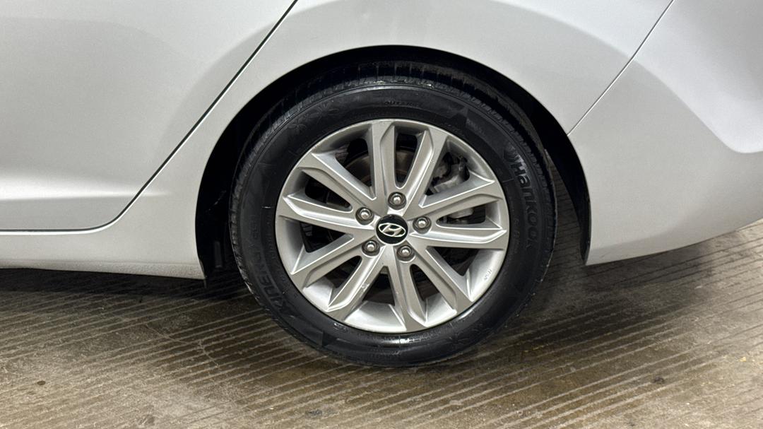 2015 Hyundai Elantra Active Special Edition, Automatic, 42250 km, Left Rear Wheel