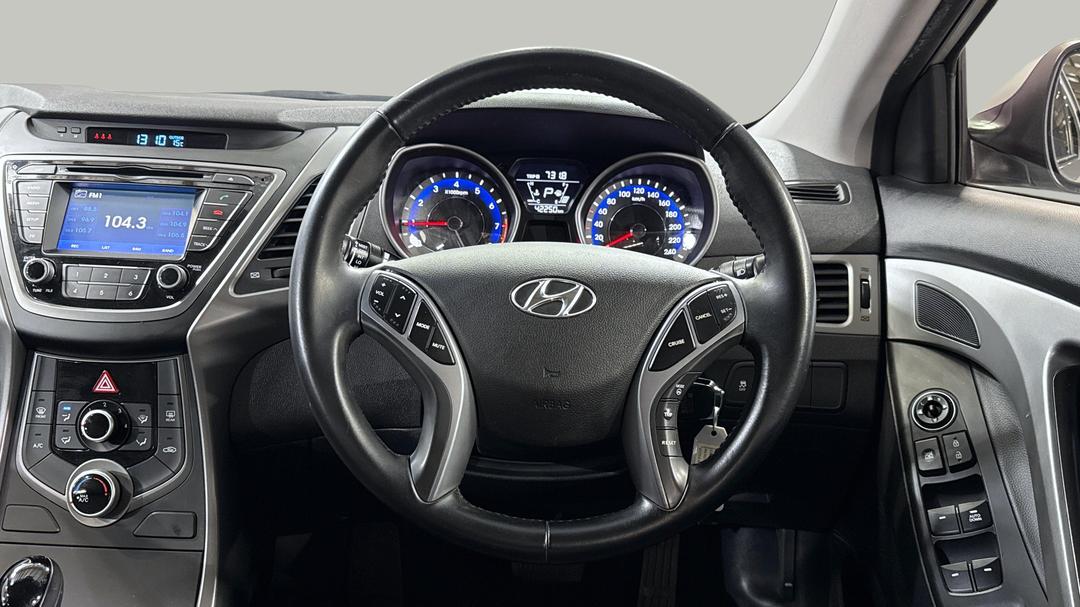2015 Hyundai Elantra Active Special Edition, Automatic, 42250 km, Steering Wheel Close-up