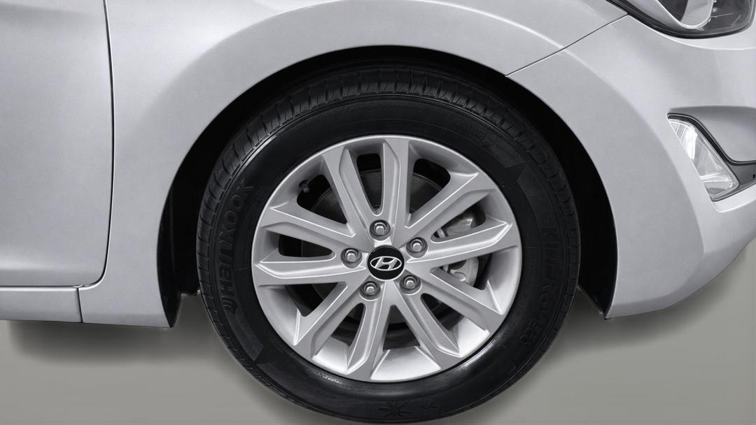2015 Hyundai Elantra Active Special Edition, Automatic, 42250 km, Right Front Wheel