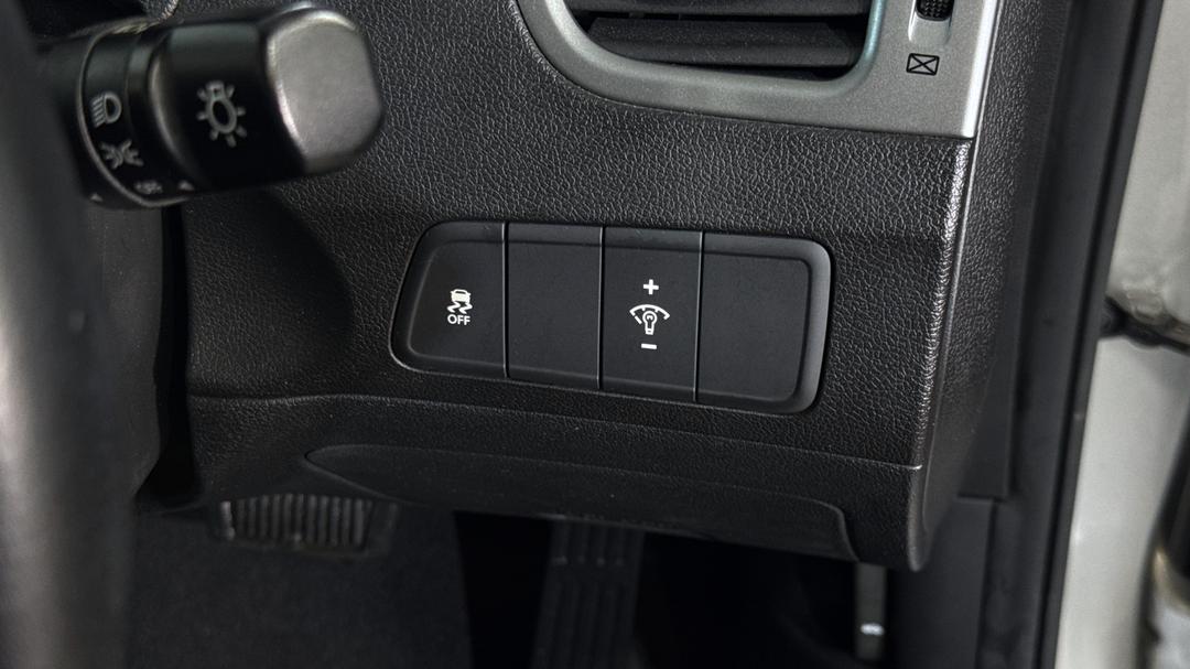 2015 Hyundai Elantra Active Special Edition, Automatic, 42250 km, Utility Switches/Buttons
