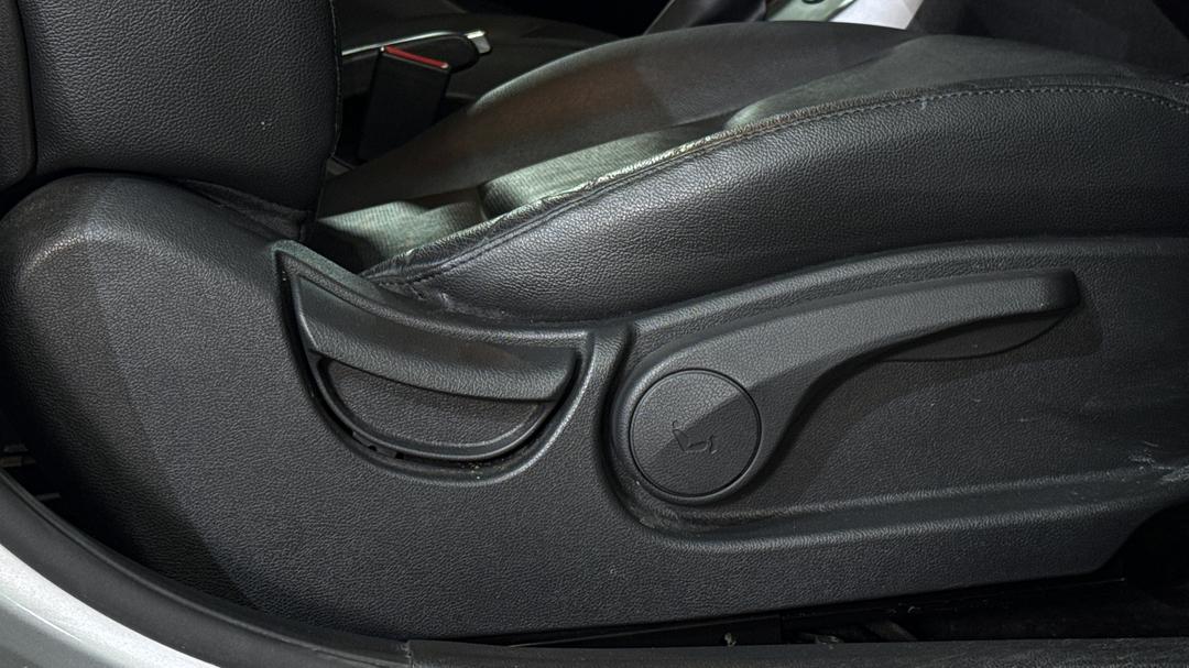 2015 Hyundai Elantra Active Special Edition, Automatic, 42250 km, Drivers Side Adjustment Panel