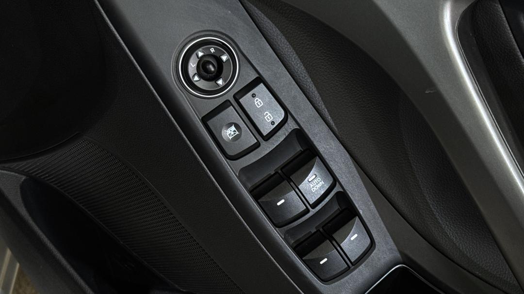 2015 Hyundai Elantra Active Special Edition, Automatic, 42250 km, Drivers Side Door Panel Controls