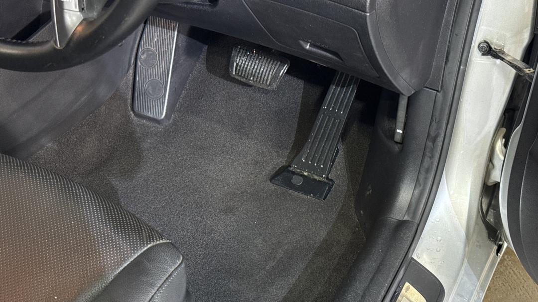 2015 Hyundai Elantra Active Special Edition, Automatic, 42250 km, Pedals and Footmat