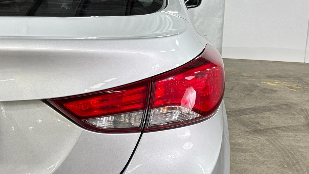 2015 Hyundai Elantra Active Special Edition, Automatic, 42250 km, Badge (Boot Right Side)