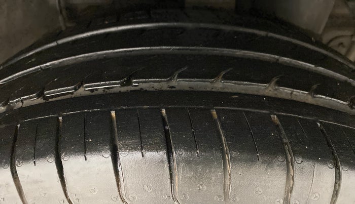 2017 Hyundai Elite i20 SPORTZ 1.2, Petrol, Manual, 43,404 km, Left Rear Tyre Tread