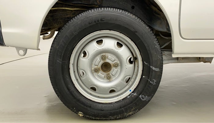 2019 Maruti Eeco 7 STR, CNG, Manual, 70,405 km, Right Rear Wheel