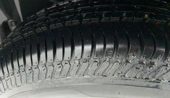 2015 Maruti Swift Dzire VXI 1.2 BS IV, Petrol, Manual, 24,056 km, Left Rear Tyre Tread