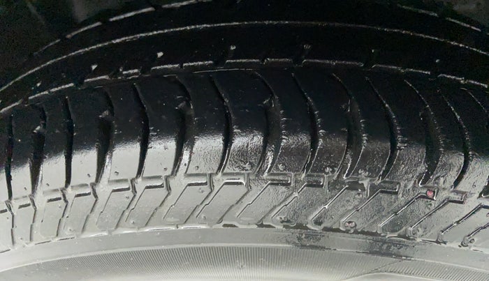 2015 Maruti Swift Dzire VXI 1.2 BS IV, Petrol, Manual, 24,056 km, Right Front Tyre Tread