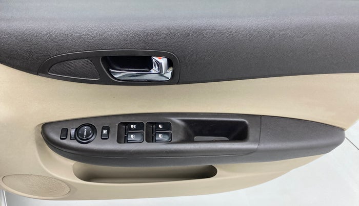 2012 Hyundai i20 SPORTZ 1.2 VTVT, Petrol, Manual, Driver Side Door Panels Control