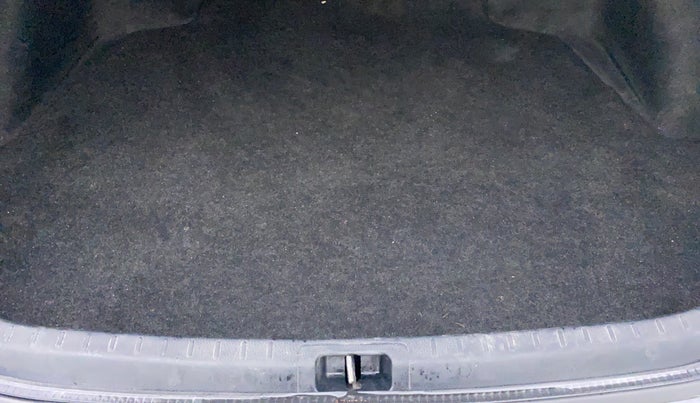 2015 Toyota Corolla Altis GL, Petrol, Manual, 79,321 km, Boot Inside View