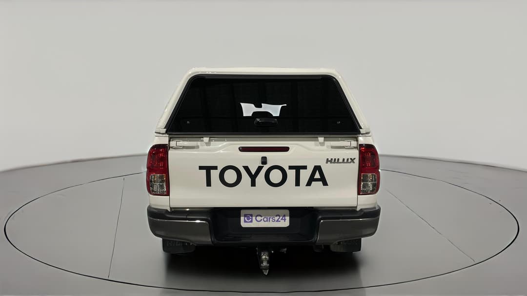 2022 Toyota Hilux Sr (4x4), Automatic, 99537 km, Back/Rear View