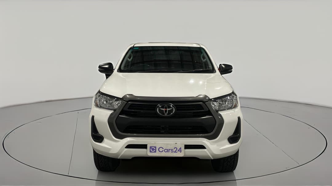2022 Toyota Hilux Sr (4x4), Automatic, 99537 km, Front View