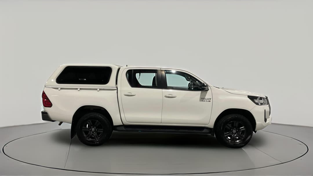 2022 Toyota Hilux Sr (4x4), Automatic, 99537 km, Right Side View