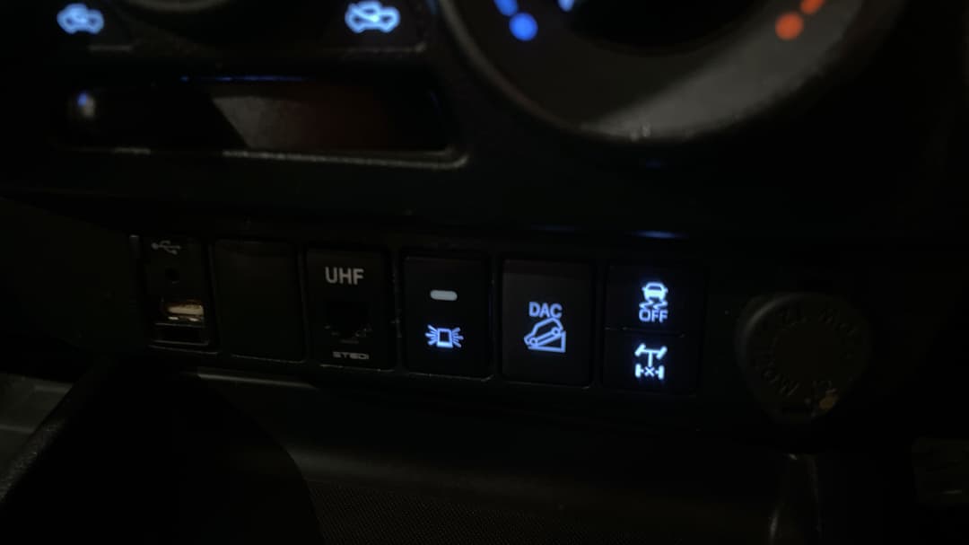 2022 Toyota Hilux Sr (4x4), Automatic, 99537 km, Utility Switches/Buttons