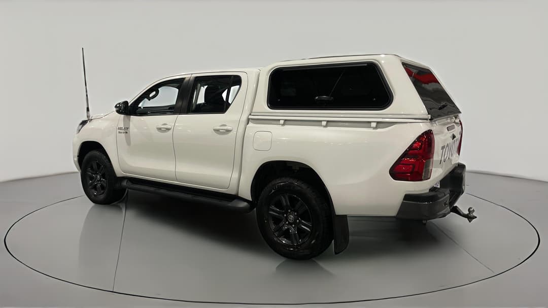 2022 Toyota Hilux Sr (4x4), Automatic, 99537 km, Left Back Diagonal (45- Degree) View