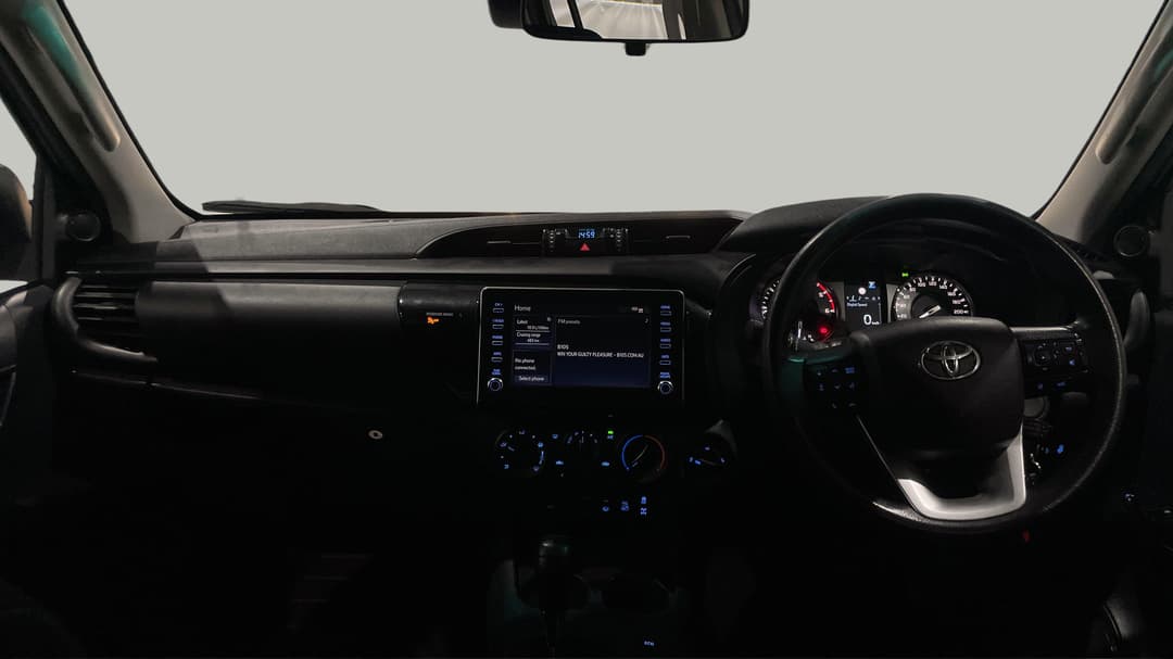 2022 Toyota Hilux Sr (4x4), Automatic, 99537 km, Dashboard View