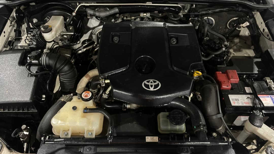 2022 Toyota Hilux Sr (4x4), Automatic, 99537 km, Open Bonnet (Engine)