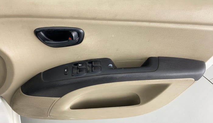 2015 Hyundai i10 MAGNA 1.1 IRDE2, Petrol, Manual, 48,832 km, Driver Side Door Panels Control