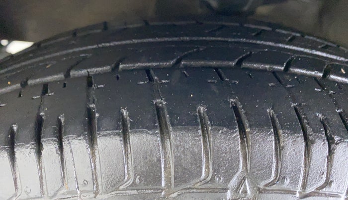 2015 Hyundai i10 MAGNA 1.1 IRDE2, Petrol, Manual, 48,832 km, Left Front Tyre Tread
