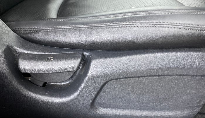 2017 Hyundai Elite i20 MAGNA EXECUTIVE 1.2, Petrol, Manual, 62,148 km, Driver Side Adjustment Panel