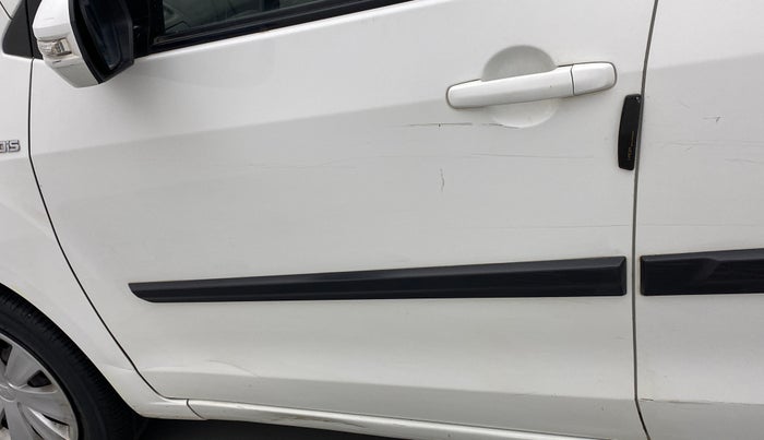 2016 Maruti Ertiga VDI SHVS, Diesel, Manual, 97,166 km, Front passenger door - Minor scratches