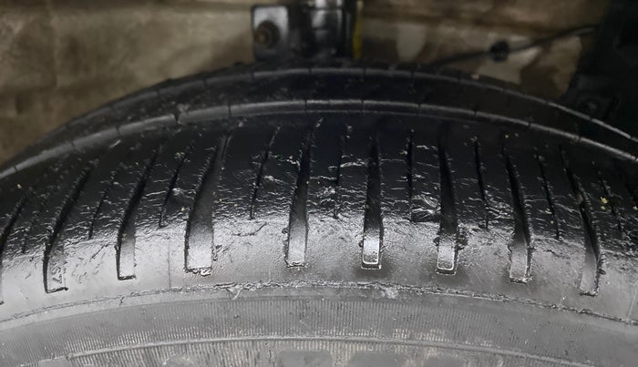 2016 Maruti Ertiga VDI SHVS, Diesel, Manual, 97,166 km, Right Front Tyre Tread