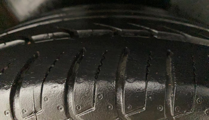 2015 Maruti S Cross ZETA 1.3, Diesel, Manual, 96,838 km, Right Rear Tyre Tread