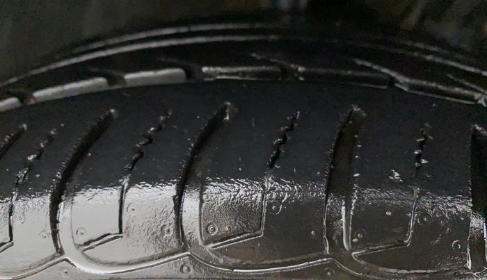 2015 Maruti S Cross ZETA 1.3, Diesel, Manual, 96,838 km, Right Front Tyre Tread