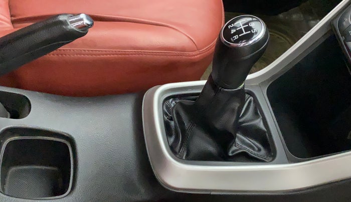 2015 Maruti S Cross ZETA 1.3, Diesel, Manual, 96,838 km, Gear Lever