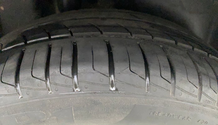 2017 Volkswagen Ameo HIGHLINE1.2L PLUS 16 ALLOY, Petrol, Manual, 92,170 km, Right Rear Tyre Tread