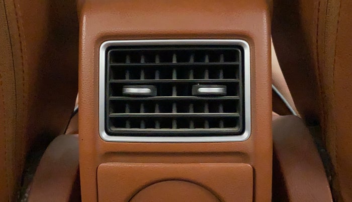 2017 Volkswagen Ameo HIGHLINE1.2L PLUS 16 ALLOY, Petrol, Manual, 92,170 km, Rear AC Vents