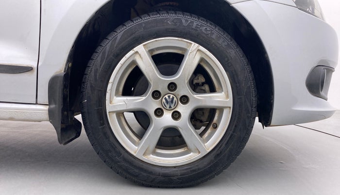 2013 Volkswagen Vento HIGHLINE PETROL, Petrol, Manual, 28,903 km, Right Front Wheel
