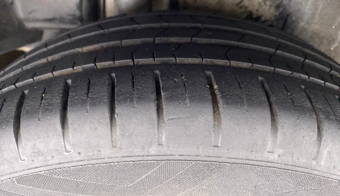2017 Maruti Ciaz 1.4 S, Petrol, Manual, 33,792 km, Right Rear Tyre Tread