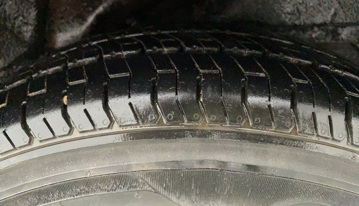 2012 Hyundai i10 MAGNA 1.2, Petrol, Manual, 33,460 km, Right Rear Tyre Tread