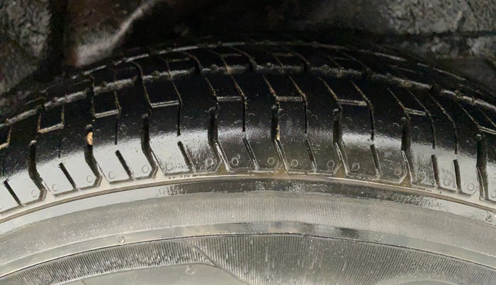 2012 Hyundai i10 MAGNA 1.2, Petrol, Manual, 33,460 km, Left Rear Tyre Tread