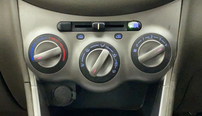 2012 Hyundai i10 MAGNA 1.2, Petrol, Manual, 33,460 km, AC Unit - Directional switch has minor damage