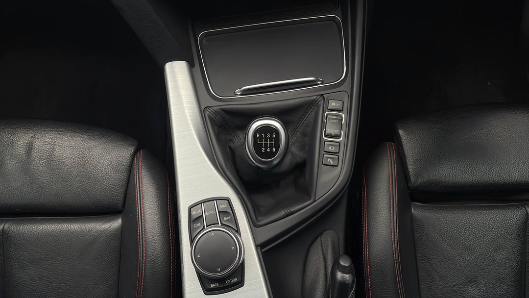 2017 BMW 3 30i Sport Line, Manual, 110750 km, Gear Lever 