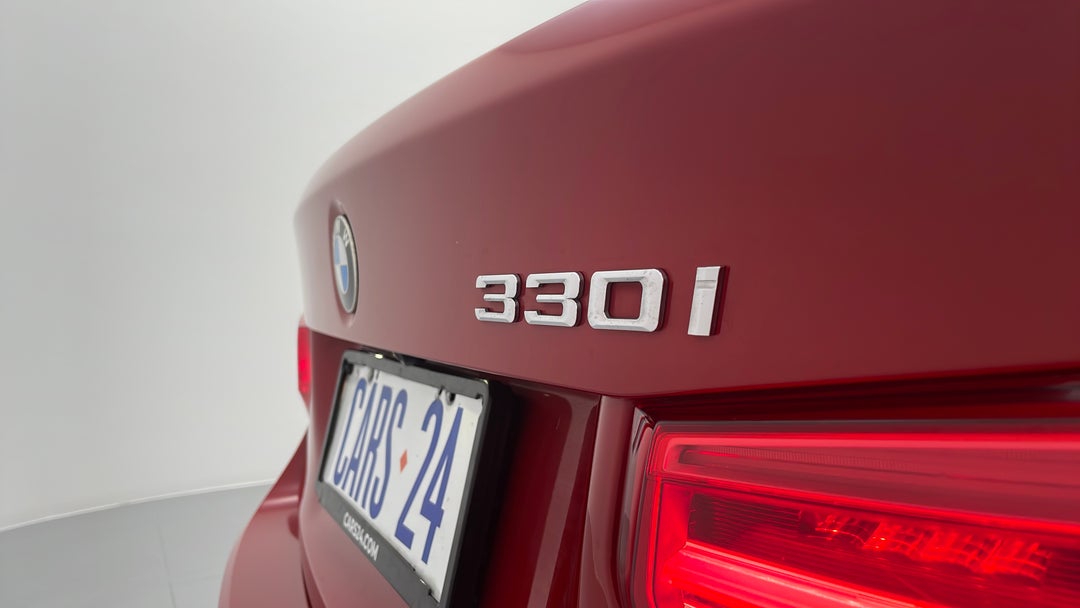 2017 BMW 3 30i Sport Line, Manual, 110750 km, Badge (Boot Right Side)