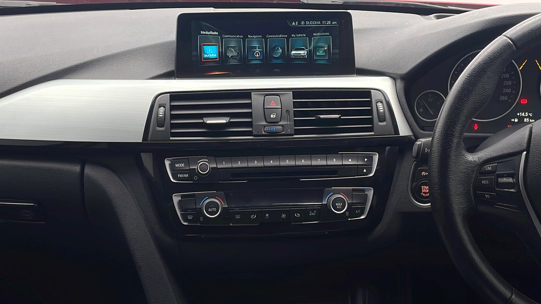 2017 BMW 3 30i Sport Line, Manual, 110750 km, Center Console