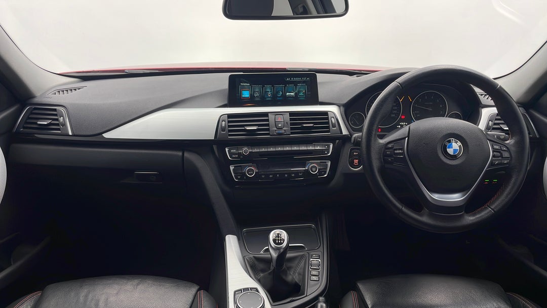 2017 BMW 3 30i Sport Line, Manual, 110750 km, Dashboard View